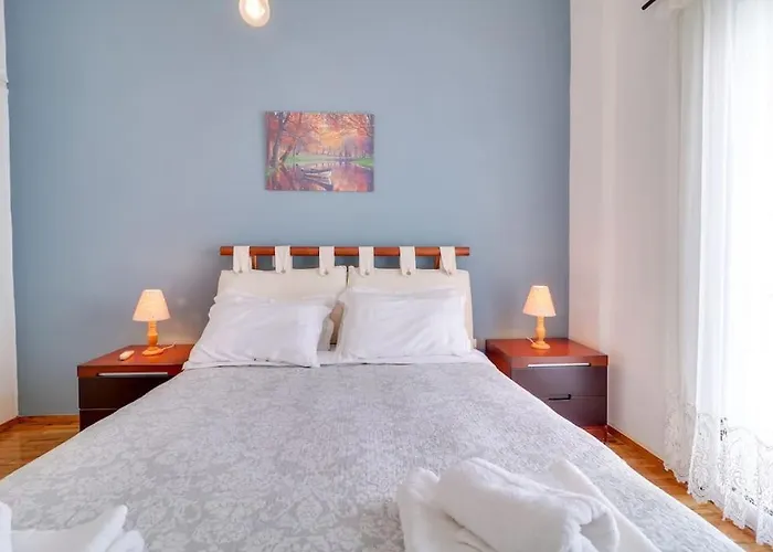 Lovingly Restored Apartment Galatsi