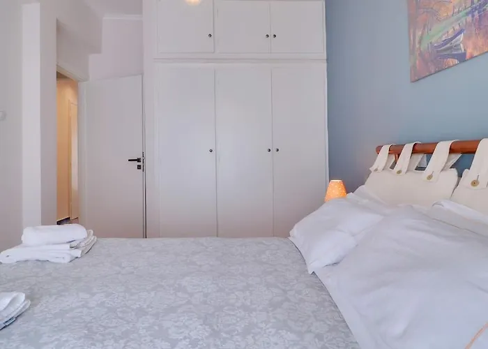 Lovingly Restored Apartment Galatsi